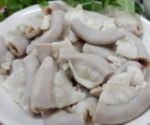 Order 1 phần xáo lòng dồi tiết, cô gái ngỡ ngàng vì cửa hàng không bỏ lòng, nghe giải thích xong còn... 'hack não' hơn!