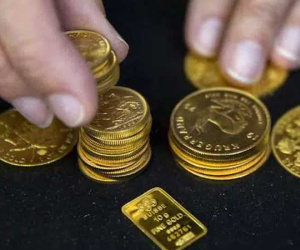 Vàng trượt giá 100.000 đồng/lượng, USD tự do lại vượt 24.000 đồng