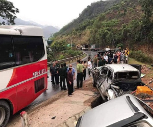 3 ô tô tông nhau liên hoàn, 4 người bị thương