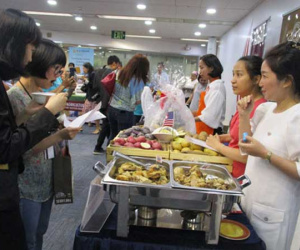 Thực phẩm ngoại 'lấy lòng' người Việt