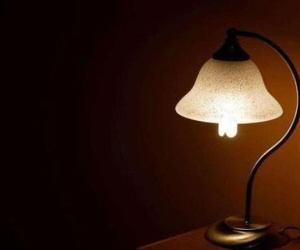 Tại sao cần bật đèn nhà vệ sinh khi ngủ trong khách sạn?