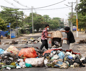 Người Myanmar 'đình công rác thải' để gia tăng sức ép biểu tình