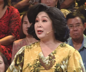 Á hậu Thùy Dung bị hủy show vì uống nước mía, NSND Hồng Vân tiết lộ lý do 'sốc' khiến nghệ sĩ miền Nam không ai dám uống