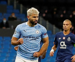 Man City chia tay Aguero
