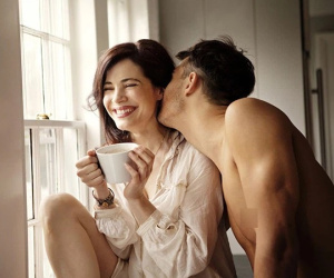 Một người đàn ông trưởng thành, yêu vợ thật lòng sẽ không nói 'anh yêu em', mà chọn cách thể hiện tình cảm qua những việc làm này