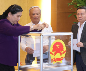 Trình miễn nhiệm ba Phó chủ tịch Quốc hội