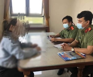 Vi phạm giao thông còn phát trực tiếp clip xúc phạm CSGT