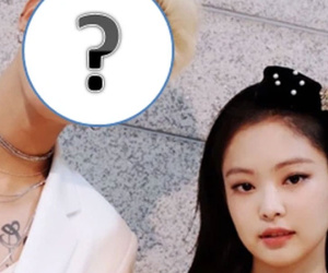 Dù hẹn hò nhưng G-Dragon lại không phải là chàng trai được Jennie (BLACKPINK) đăng ảnh tình cảm công khai như này