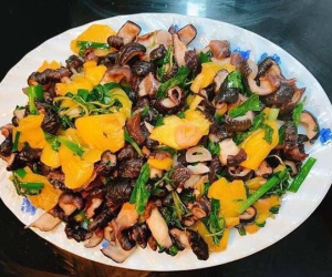 Loại nấm lạ mới xuất hiện, rầm rộ mua ăn, dân buôn bán vài tạ/ngày