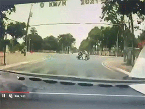 Người phụ nữ 49 tuổi quật ngã 2 tên cướp giật dây chuyền