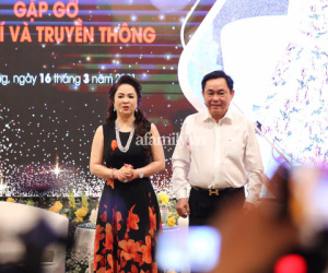 Khi vợ bị dính lời đồn yêu người đàn ông khác, ông Dũng lò vôi đã nói ra những lời 'tưởng nhẹ nhưng lại nặng hơn cân' đạp hết mọi tiếng xấu chỉ để bảo vệ bà Phương Hằng