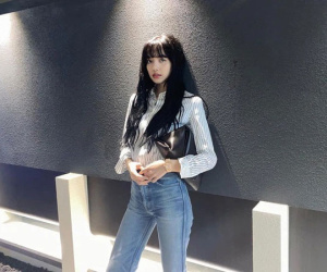 Lisa có loạt áo sơ mi/blouse xinh quá mức quy định, đáng sắm theo để mặc đẹp nguyên mùa Hè