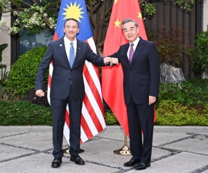 Ngoại trưởng Malaysia bị chỉ trích vì gọi Vương Nghị là 'anh cả'
