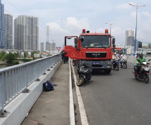 Để lại balo, nam thanh niên nhảy cầu Sài Gòn tự tử
