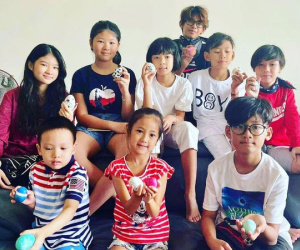 Bức ảnh hội tụ con cưng của loạt nghệ sĩ nổi tiếng showbiz: Ngập tràn visual, gia thế 'khủng' như nhau