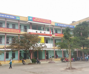 Cô giáo cắt tóc học trò ngay tại lớp gây bức xúc