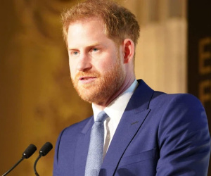 Harry khiến nhân viên cung điện khiếp sợ, tham vọng lớn nhất của Meghan được tiết lộ, gia nhập hoàng gia Anh chỉ là một 'nước cờ'