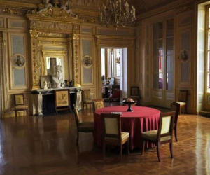 Bê bối 'tiệc tùng bí mật' giữa đại dịch ở Paris