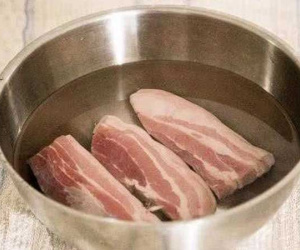 Người Việt cần bỏ ngay 4 kiểu rã đông thịt cá đầy tai hại này vì sẽ khiến thức ăn mất chất lại sản sinh thêm độc tố