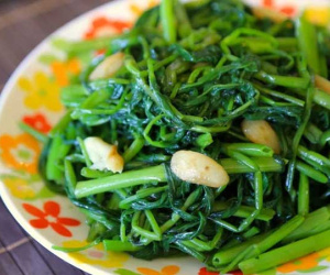 Lời đồn về rau muống 'hút' thuốc trừ sâu và nhiễm kim loại nặng: Ăn lâu dài có gây bệnh không?