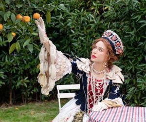 Lý Nhược Đồng khoe ảnh cosplay nữ hoàng phương Tây, nhan sắc cực phẩm ở tuổi U60 gây bão cộng đồng mạng