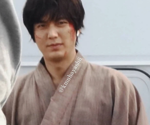 Lộ cảnh quay Lee Min Ho chạy té khói, bụi bay khắp người do bom nổ, fan điên người vì phim chưa chiếu đã rò rỉ quá nhiều