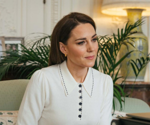 Trong khi Meghan gây ra khủng hoảng cho Hoàng gia, Kate ngày càng có dáng dấp Hoàng hậu, được so sánh với Công nương Diana