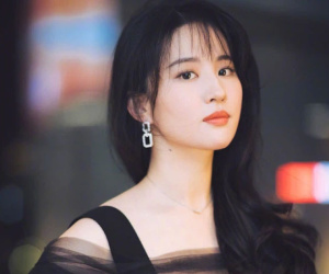 Cha nuôi tỷ phú chia tay bạn gái kém 30 tuổi vì Lưu Diệc Phi?