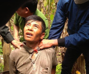 Nghịch tử chém chết cha già rồi bỏ trốn vào rừng