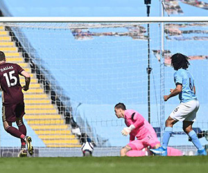 Chơi hơn người, Man City thua Leeds trên sân nhà
