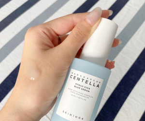 Review loạt đồ skincare mới, cô nàng này ưng nhất là chai serum màu xanh siêu to mà giá chưa đến 500k