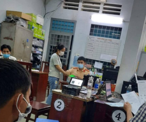 Cô gái trẻ đi làm CCCD và hành động vô cùng tâm lý của anh công an