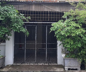 Vụ người phụ nữ bị kẻ lạ tạt cả ca nước nghi là axit vào mặt: Bỏng nhiều nơi trên cơ thể, mắt hỏng 8 phần