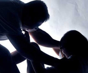 Giúp cha đưa bạn nhậu về, thiếu nữ 17 tuổi bị giở trò đồi bại