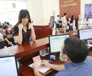 Khi sổ hộ khẩu bị thu hồi, làm các thủ tục bằng cách nào?