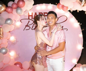 Người đàn ông khiến Ngọc Trinh thoải mái ngủ cùng và đụng chạm body, suốt 11 năm bên nhau chưa bao giờ có 'biến'