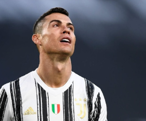 Ronaldo vô duyên, Juventus vẫn thắng dễ Genoa