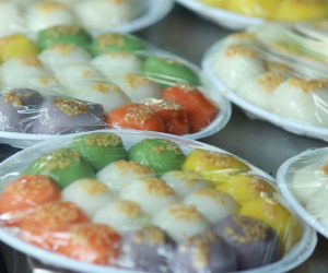 Bánh trôi, bánh chay ngũ sắc 'phục kích' trước ngày Tết Hàn thực