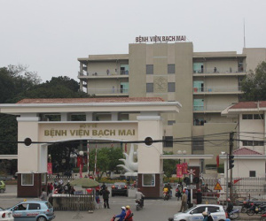 221 nhân viên y tế nghỉ việc, Bệnh viện Bạch Mai nói gì?