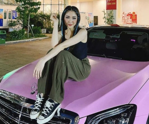 Hoà Minzy khoe xế hộp tiền tỷ 'tím lịm tìm sim', gây choáng với cuộc sống sang chảnh sau khi có con