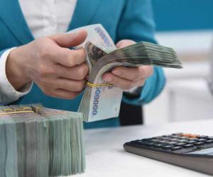 Không khuyến khích nhân viên ngân hàng 'ép' khách mua bảo hiểm