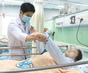 Đang ăn tối thì bất ngờ méo miệng liệt người, sản phụ sắp sinh cùng con trong bụng lâm nguy vì căn bệnh hiểm
