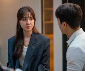 Mỗi lần mẹ vợ đến chơi con rể đều ốm, vợ phát hiện ra bí mật từ dòng tin nhắn kèm 2 từ 'đẳng cấp' thì lập tức nghiêm trị khiến anh chồng nín lặng