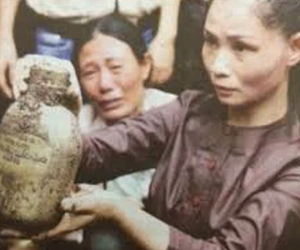 Bí ẩn 'thần y' kiêm nhà ngoại cảm chỉ cần uống nước lọc và ngửi hoa huệ để sống, sở hữu 'năng lực siêu nhiên' trị bách bệnh (Kỳ 1)