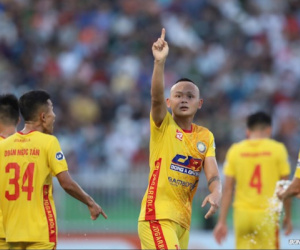 Nhọ như Bình Định: 2 trận liên tiếp làm nền cho siêu phẩm đá phạt