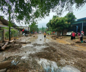 Lũ ống bất ngờ lúc rạng sáng, ít nhất 3 người chết và mất tích