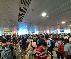 Hành khách tăng đột biến, sân bay Tân Sơn Nhất lại quá tải dịp cuối tuần