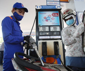 Xăng tăng giá 5 lần hơn 2.500 đồng/lít, giảm chỉ 76 đồng