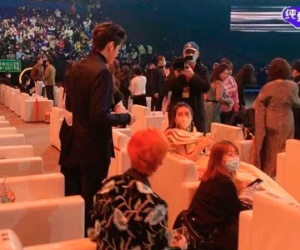 Khoảnh khắc Angelababy dành ánh mắt tình tứ nhìn Huỳnh Hiểu Minh phá vỡ tin đồn ly hôn