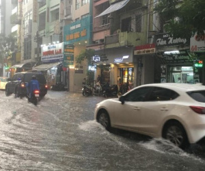Lái xe trong mùa mưa cần lưu ý điều gì?